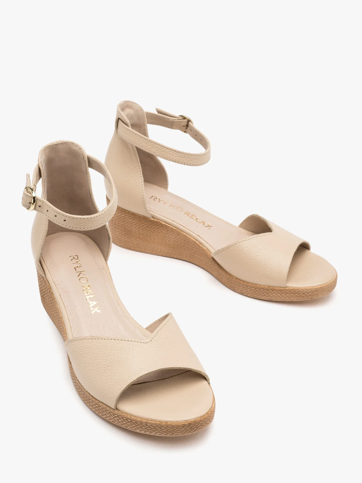 Beżowe sandały na platformie