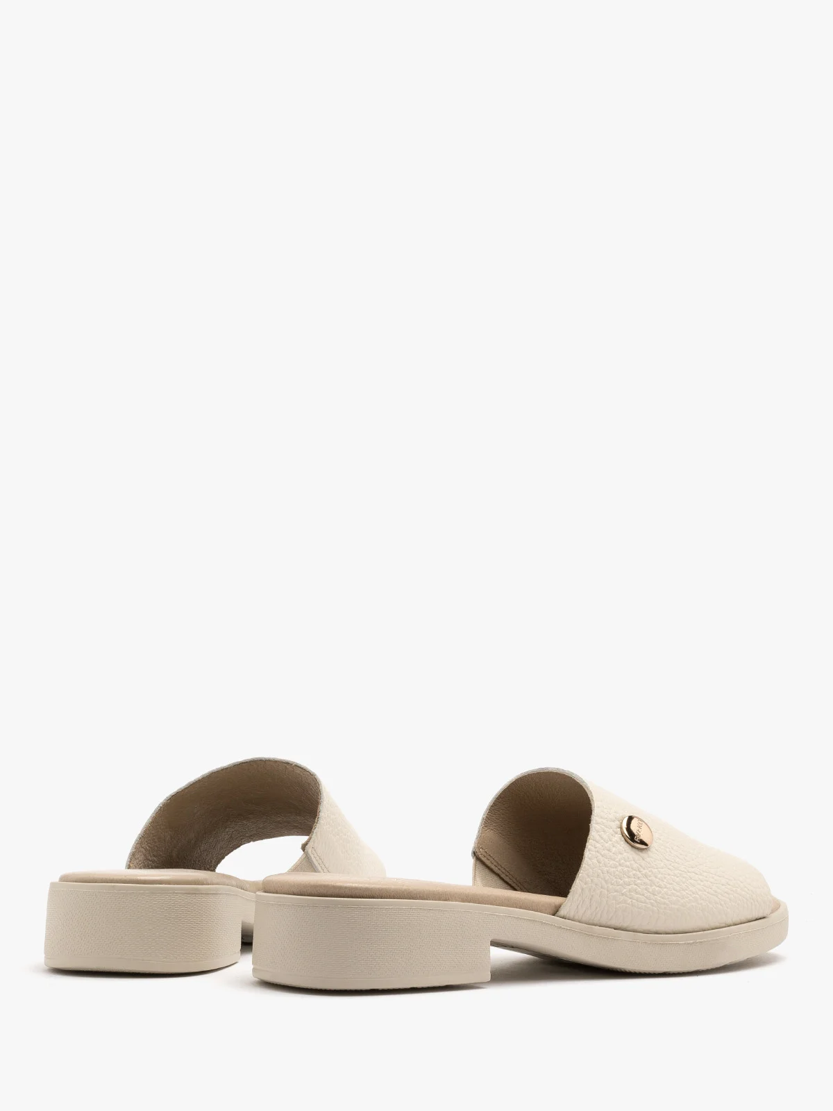 Kremowe klapki na lekkim spodzie