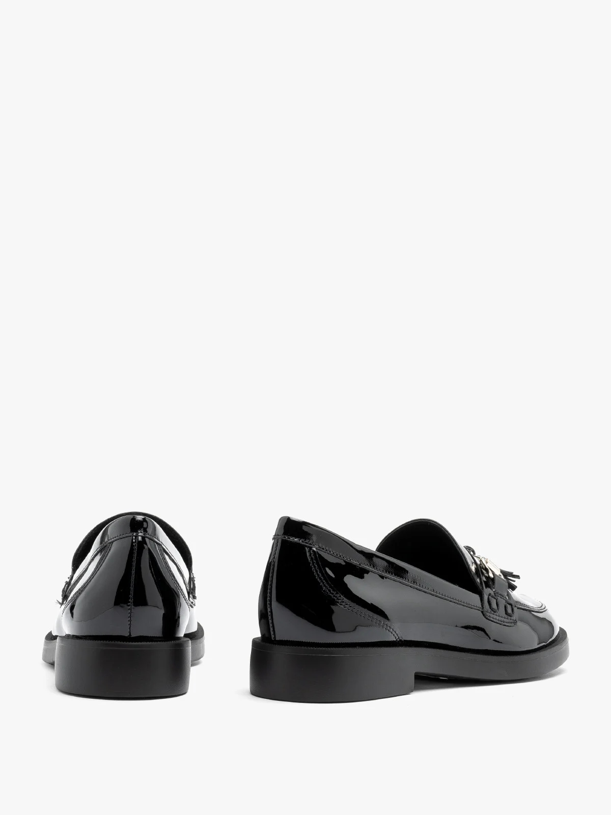 Lakierowane mokasyny damskie z chwostami
