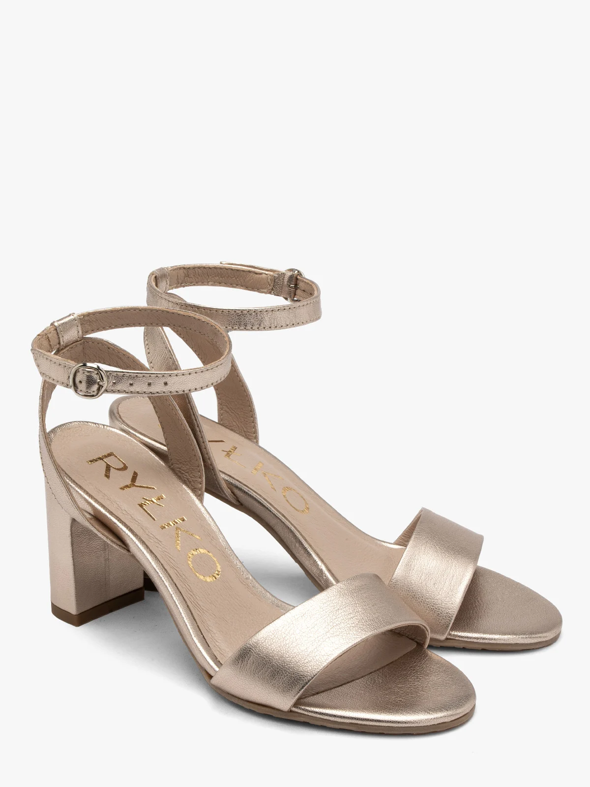 Platynowe sandały na słupku