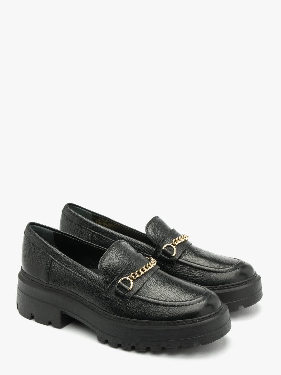 Czarne mokasyny ze złotym łańcuszkiem