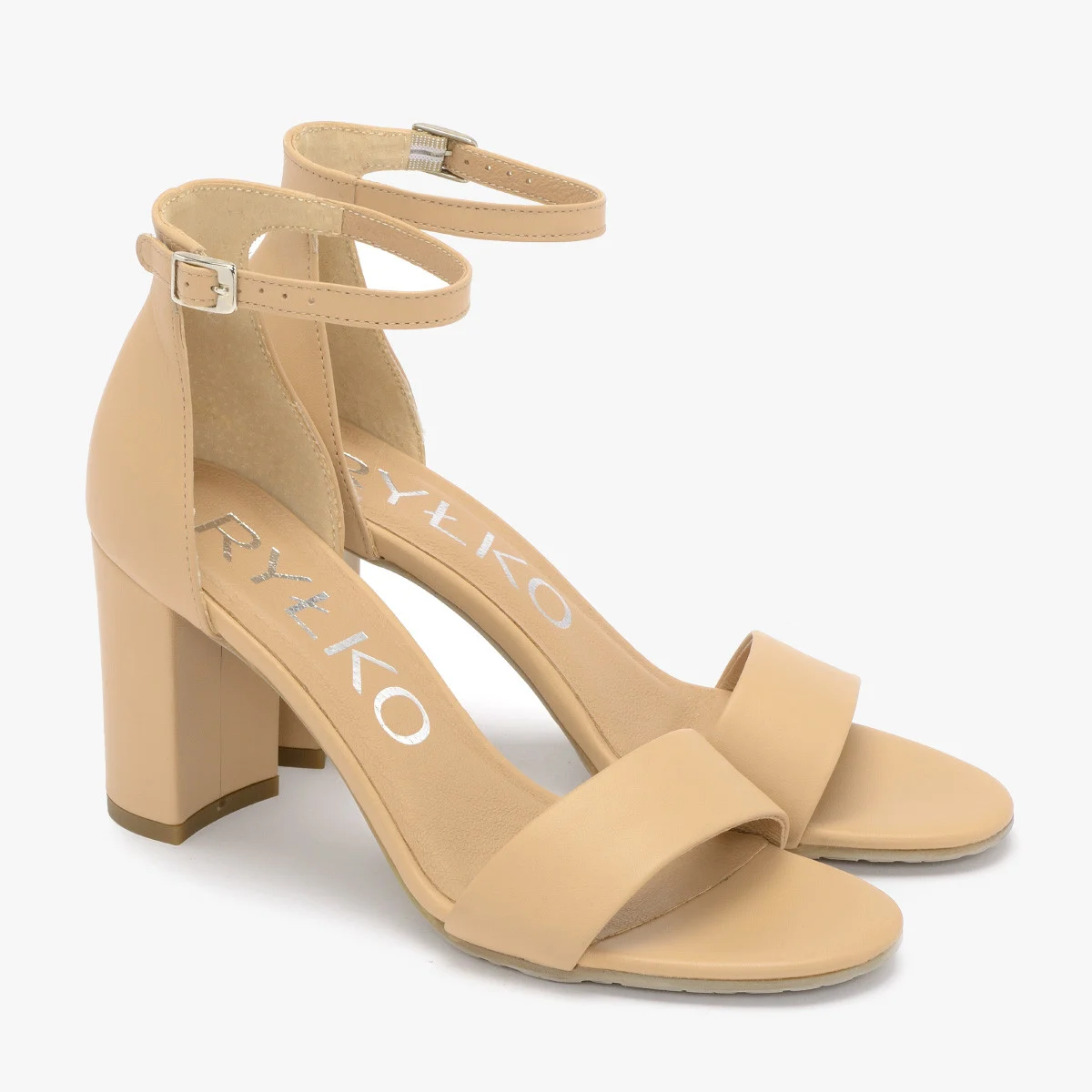 Beżowe sandały na słupku