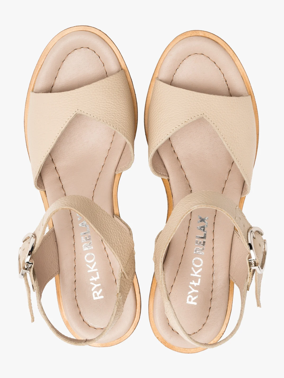 Beżowe sandały na koturnie