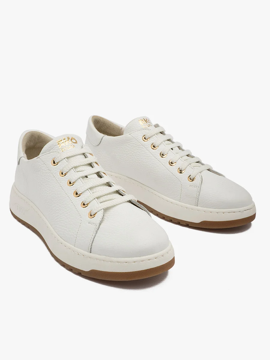 Białe półbuty sportowe ze złotymi detalami
