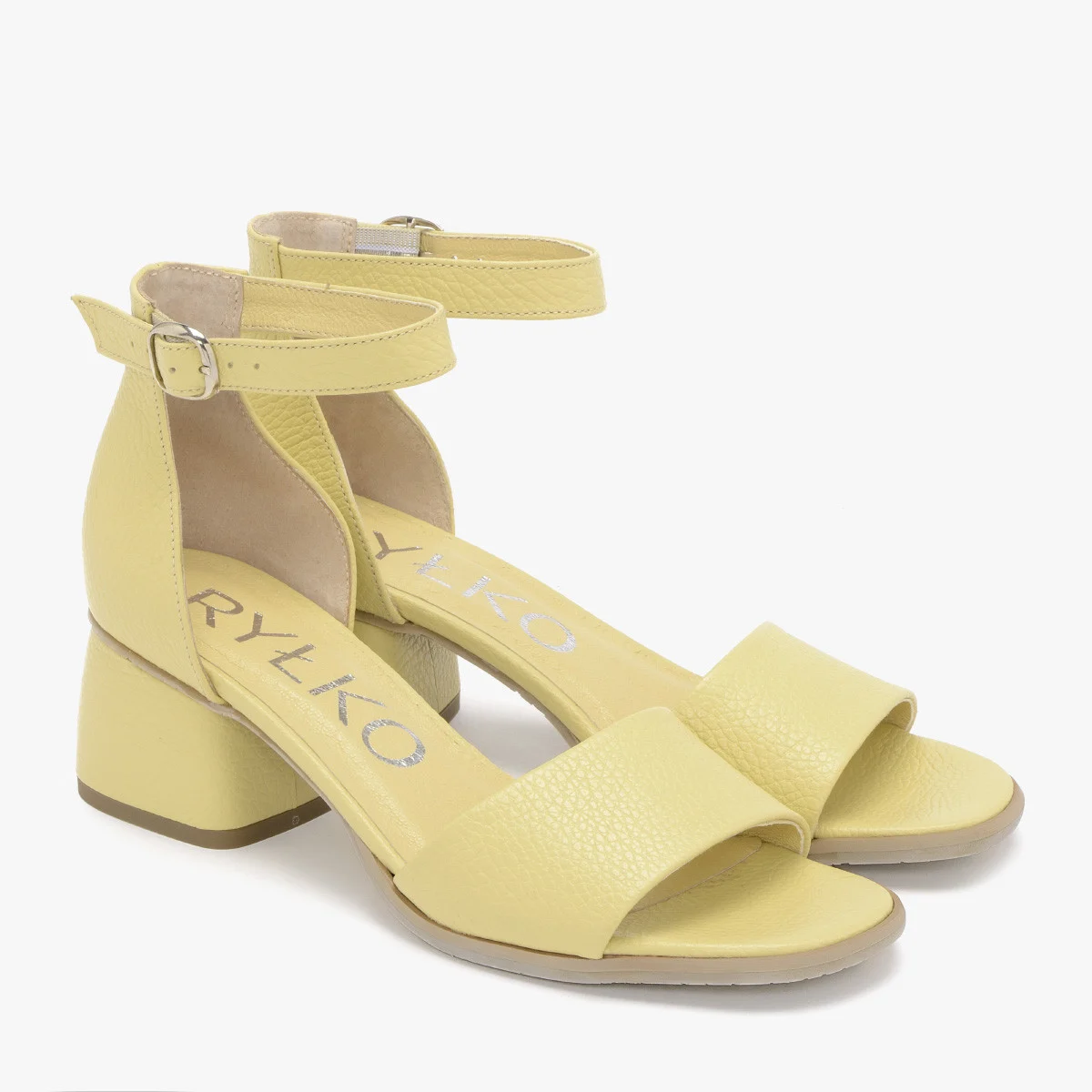 Żółte sandały na niskim obcasie