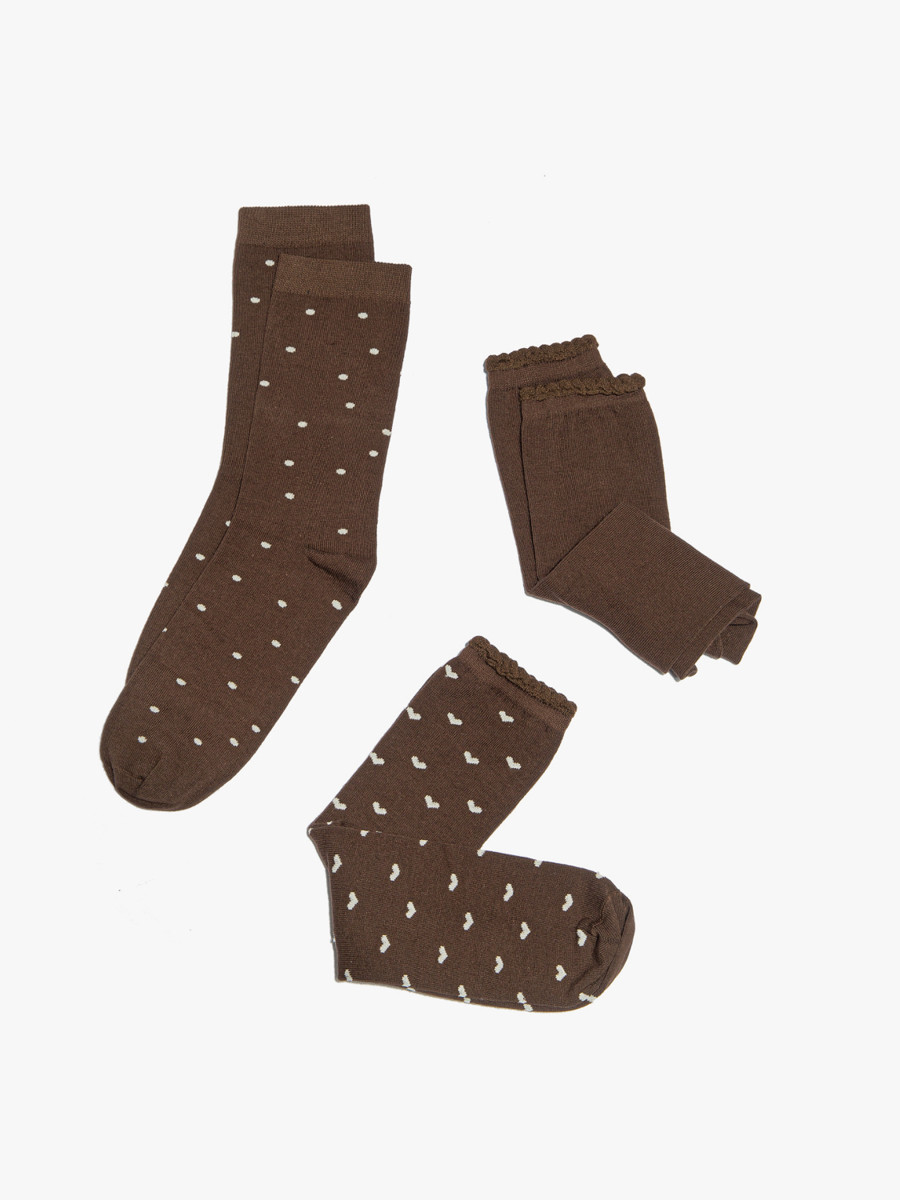 Brązowe skarpety damskie z motywem serca