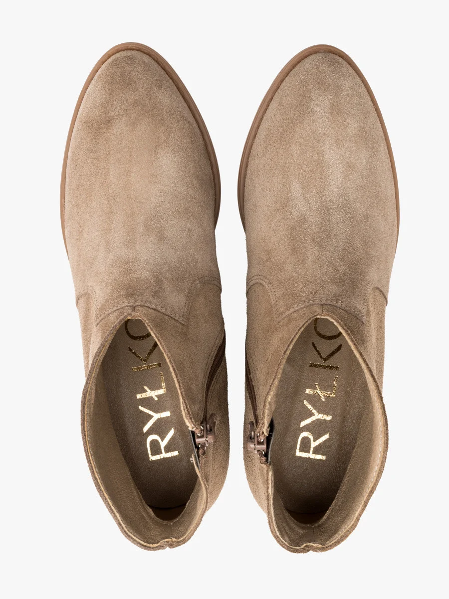 Piaskowe, welurowe kowbojki