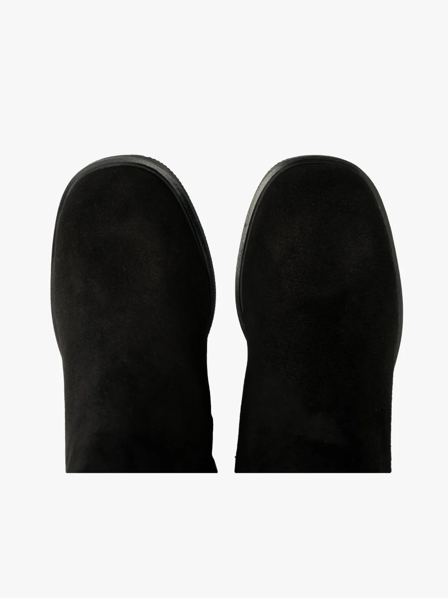 Czarne botki na masywnym obcasie