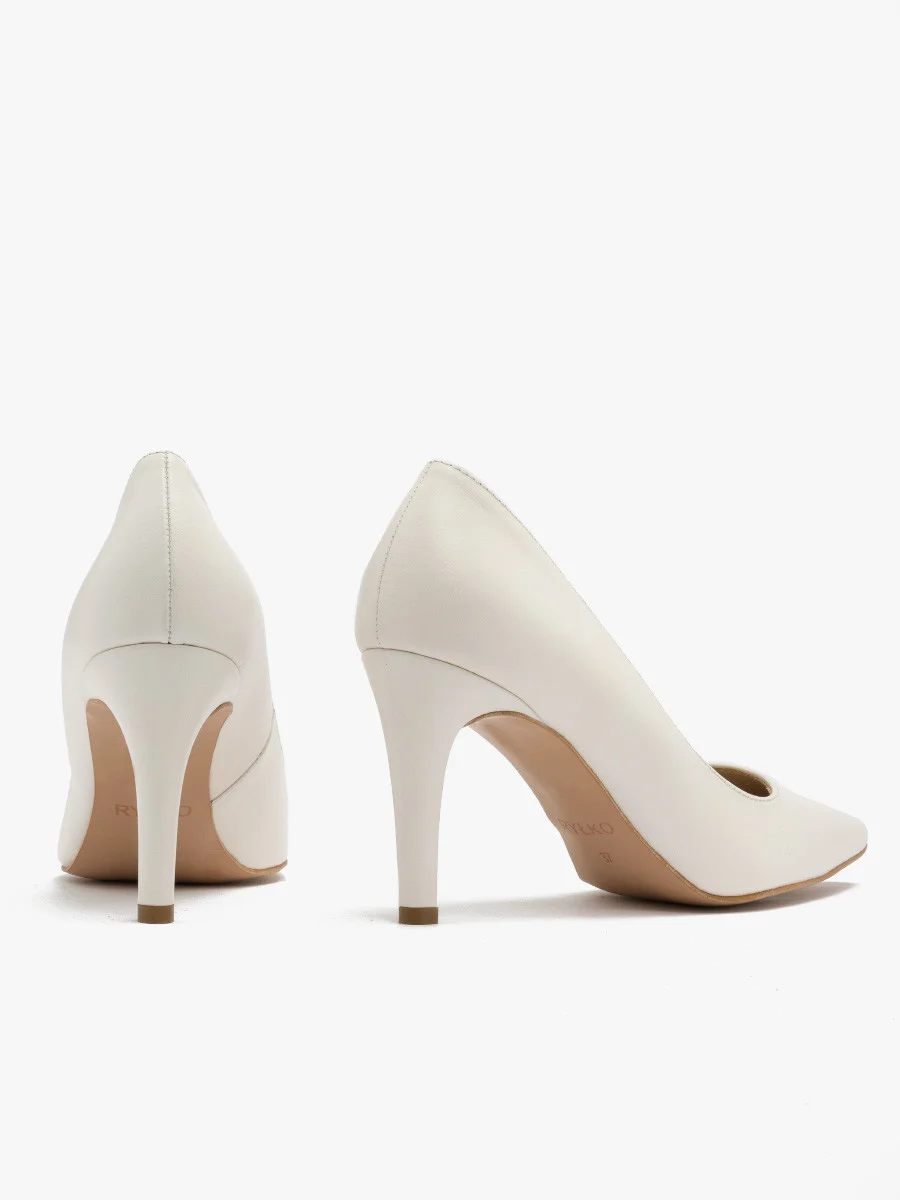 Kremowe czółenka na szpilce