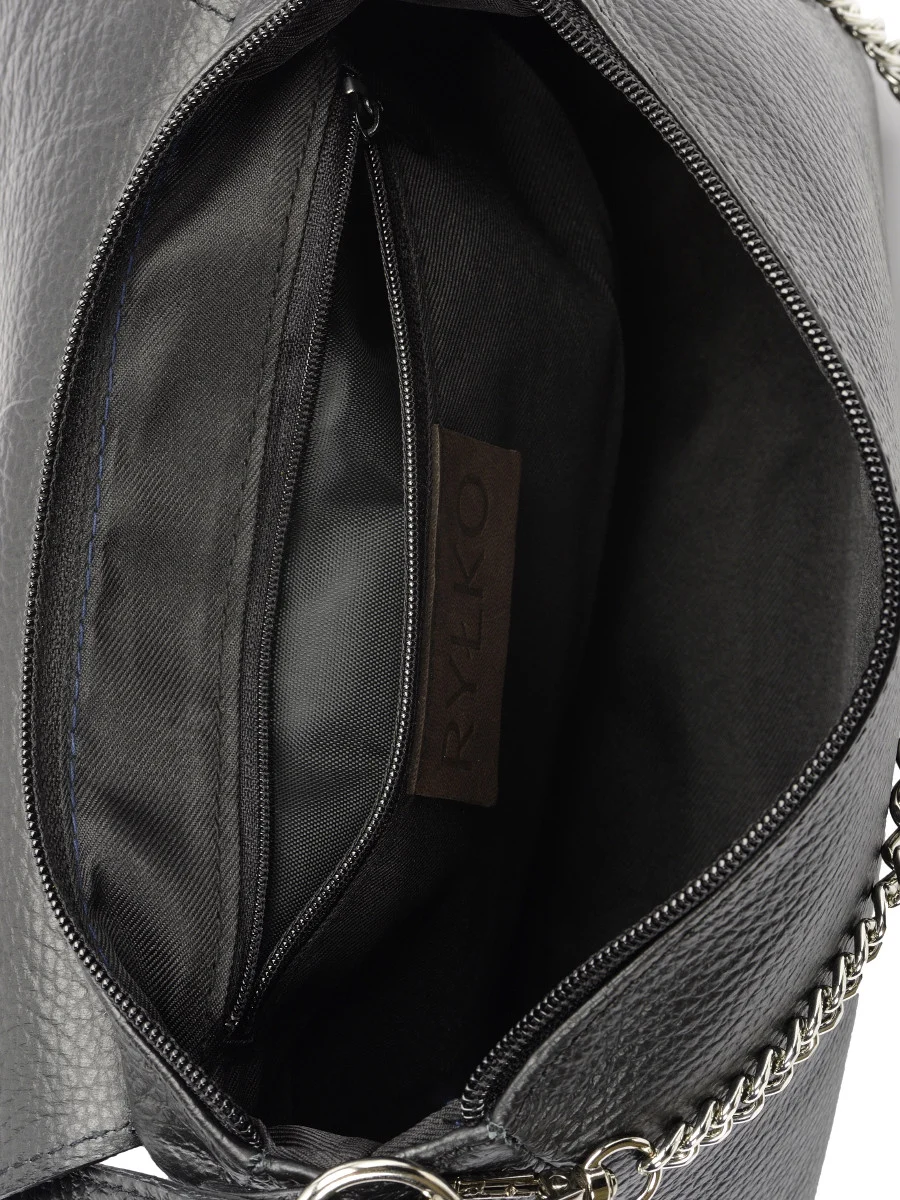 Mała czarna torebka z łańcuszkiem