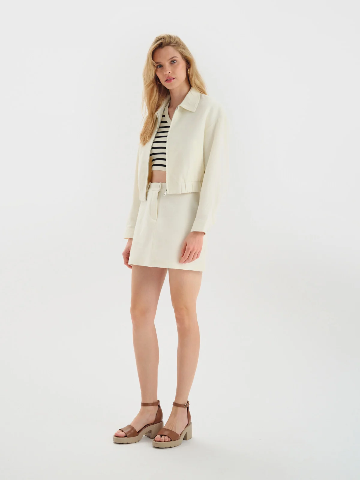 Jasnobrązowe masywne sandały damskie