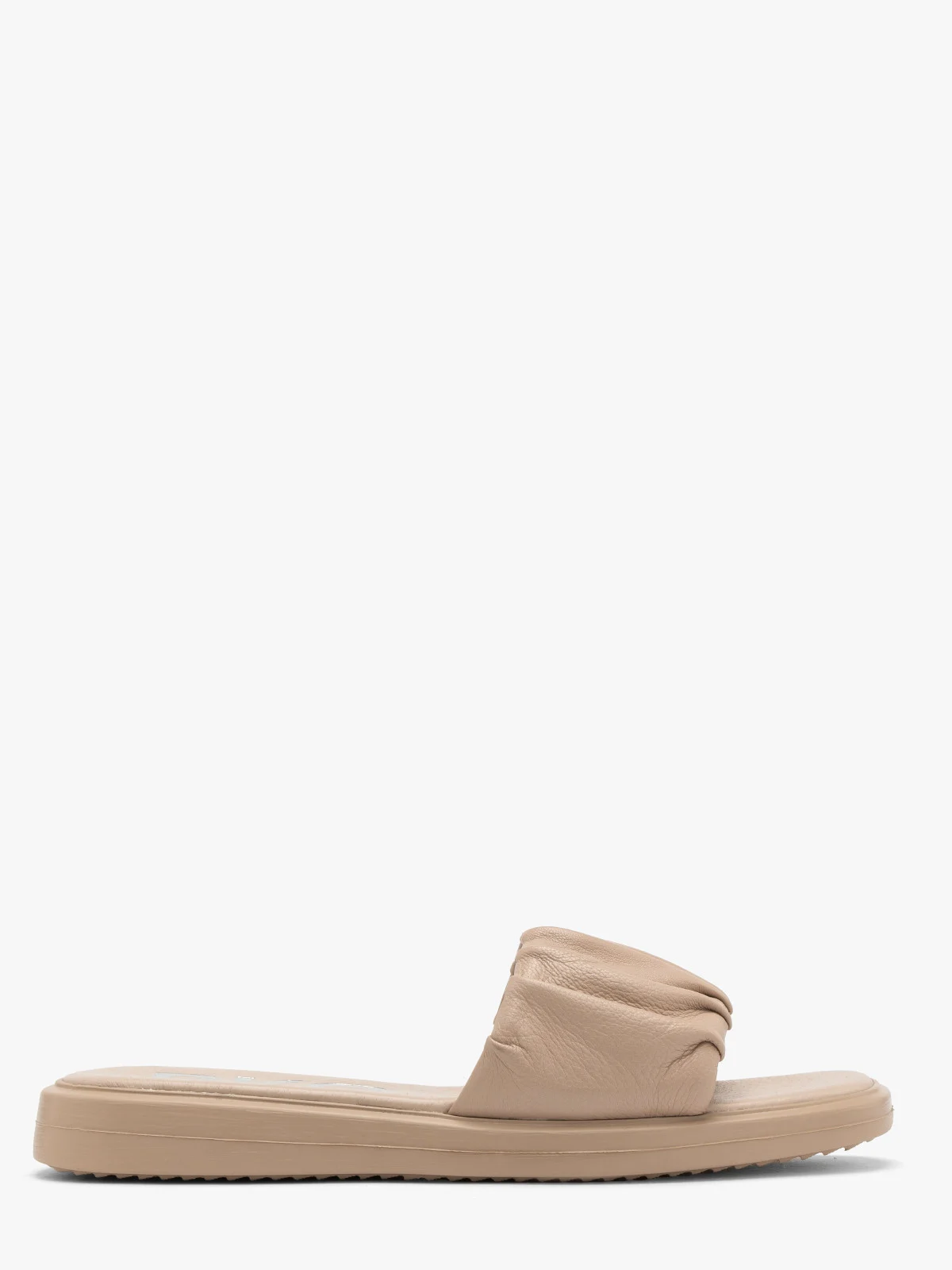 Beżowe klapki z marszczoną cholewką