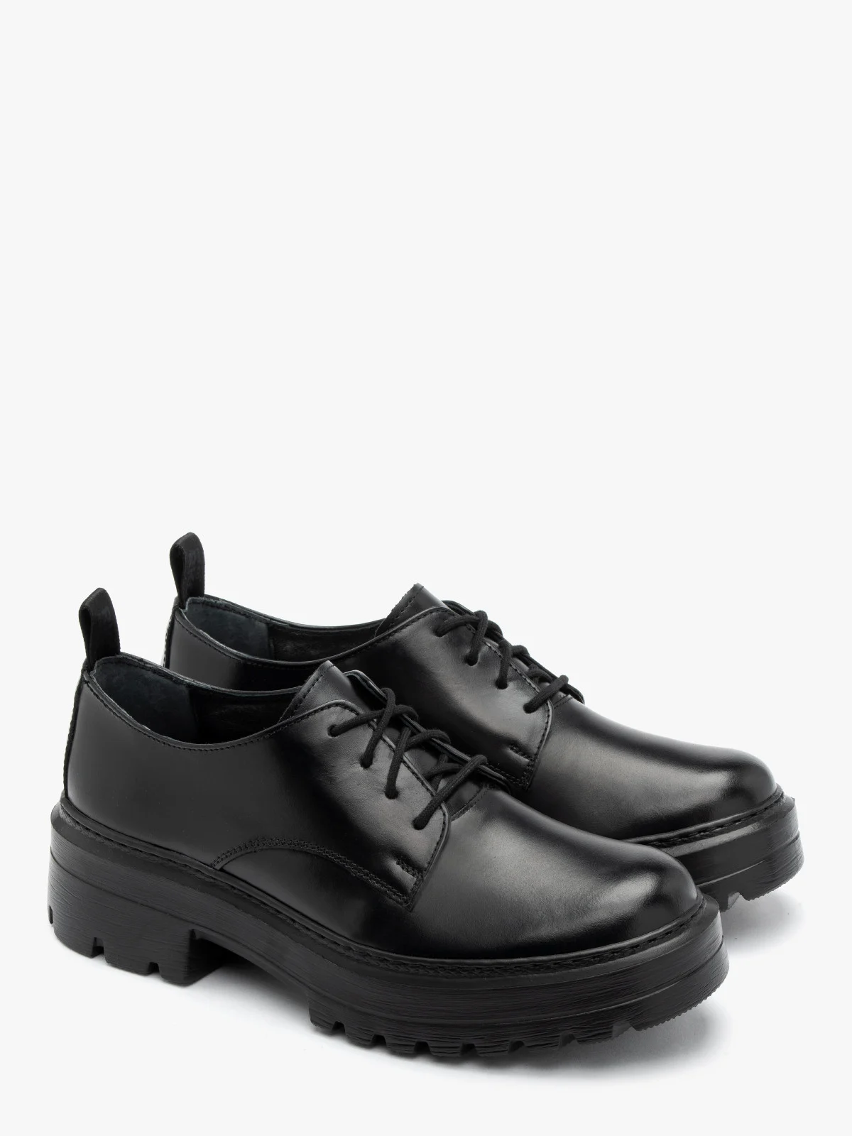 Czarne półbuty na lekkiej podeszwie