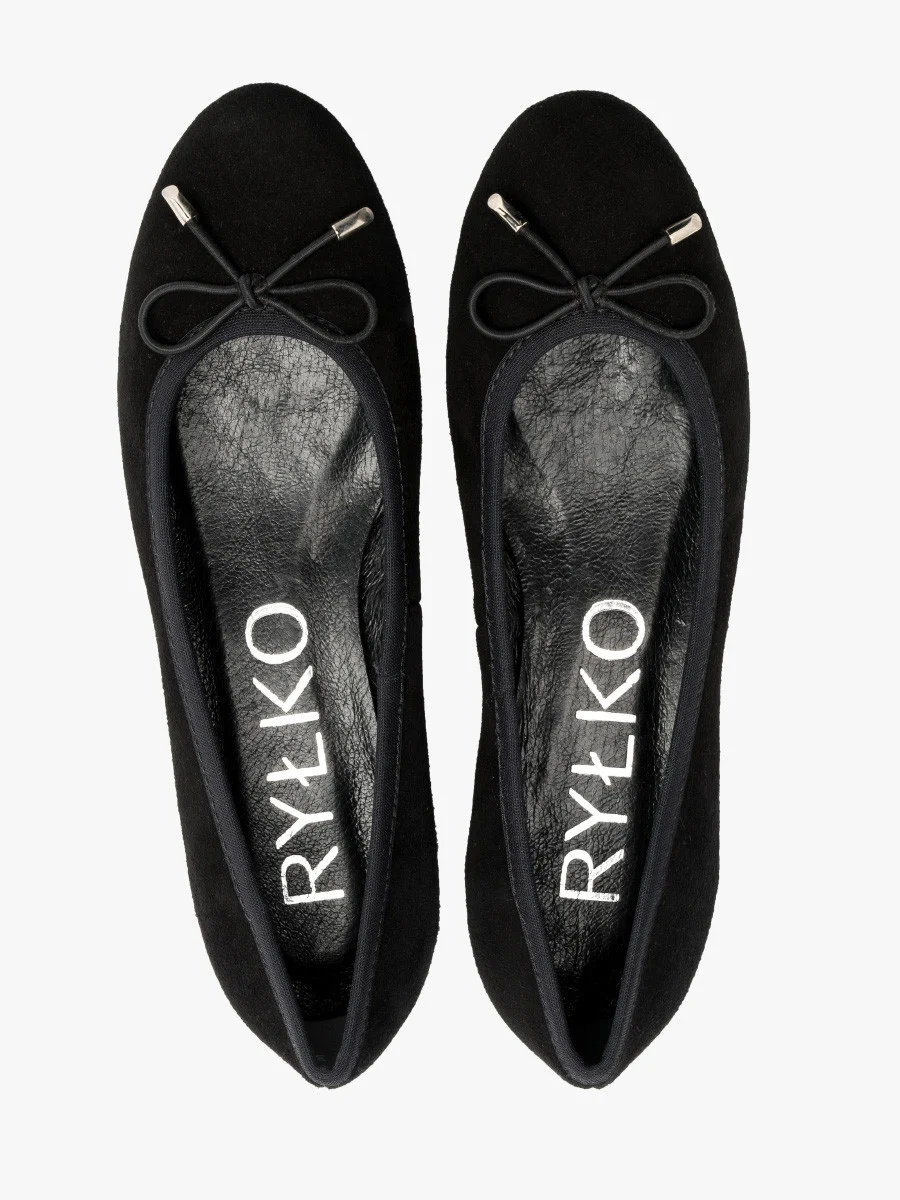 Czarne baleriny z kokardką na cholewce