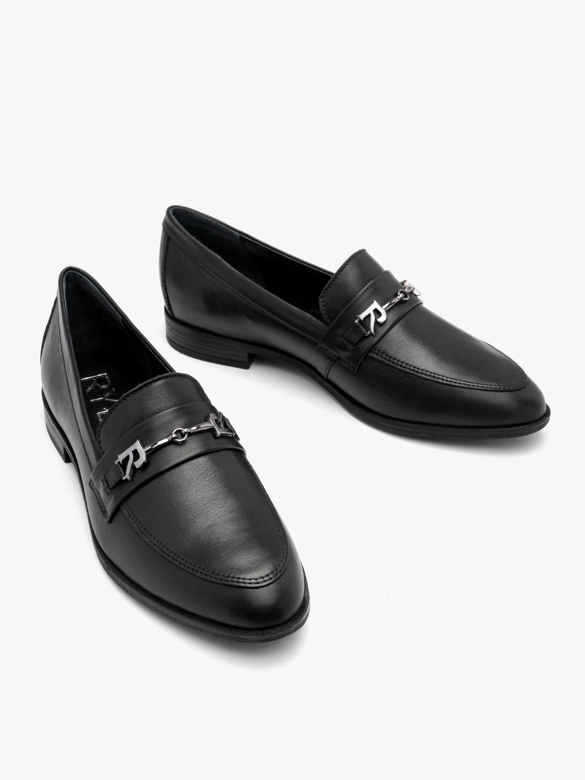 Czarne damskie mokasyny z ozdobą