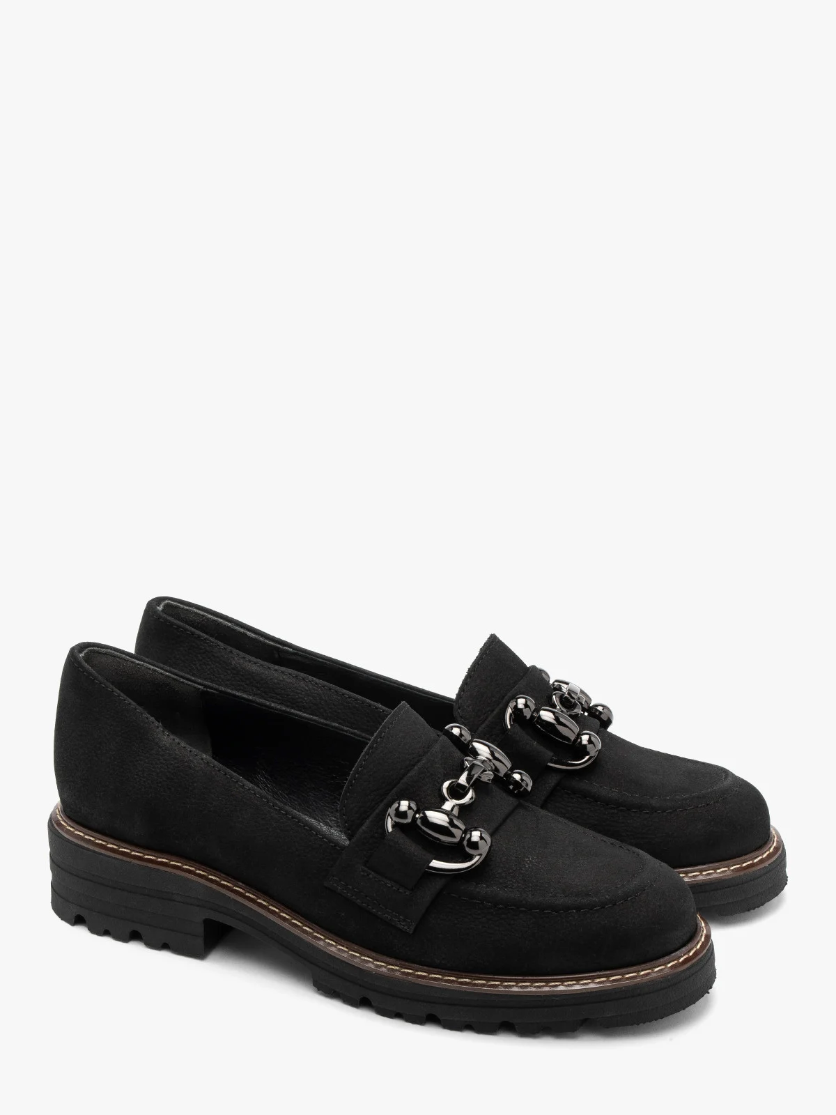 Czarne, nubukowe mokasyny z ozdobą na cholewce