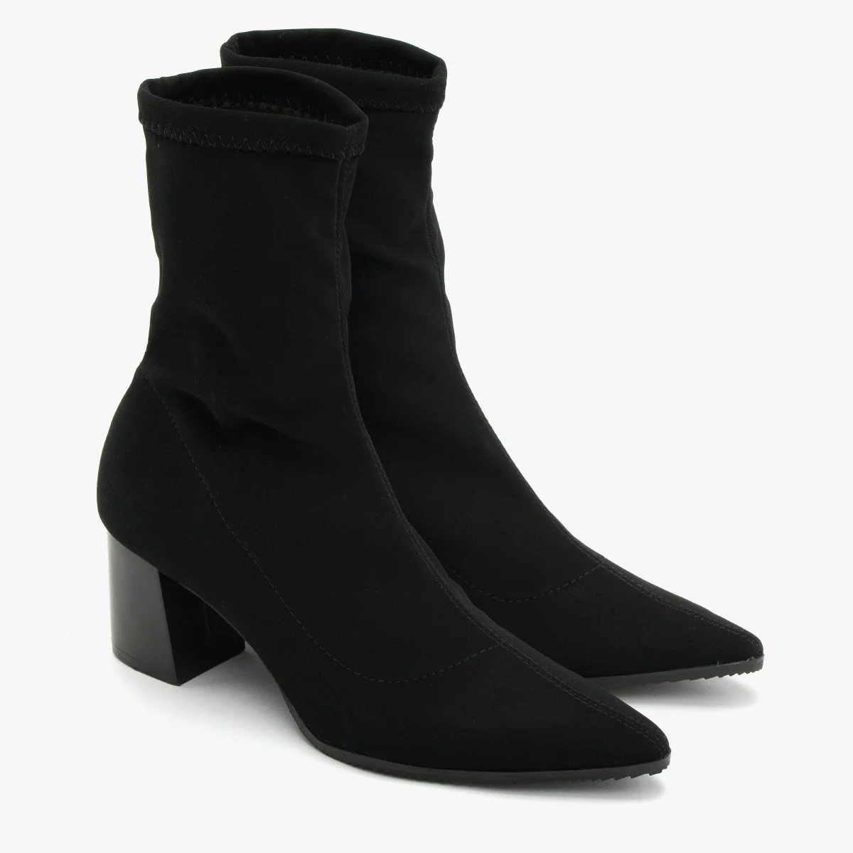 Czarne botki z elastyczną cholewką