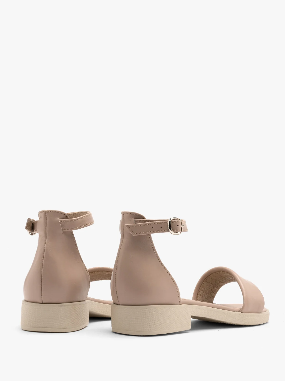 Beżowe sandały z zabudowaną piętą