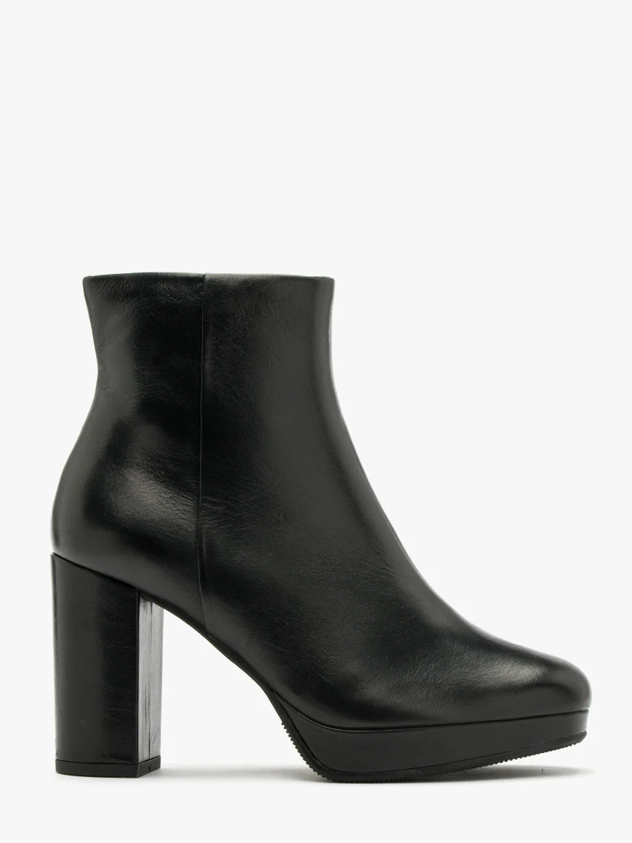 Czarne botki na obcasie