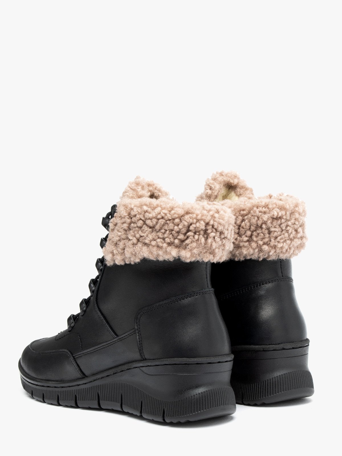 Czarne trzewiki damskie ocieplane kożuchem naturalnym