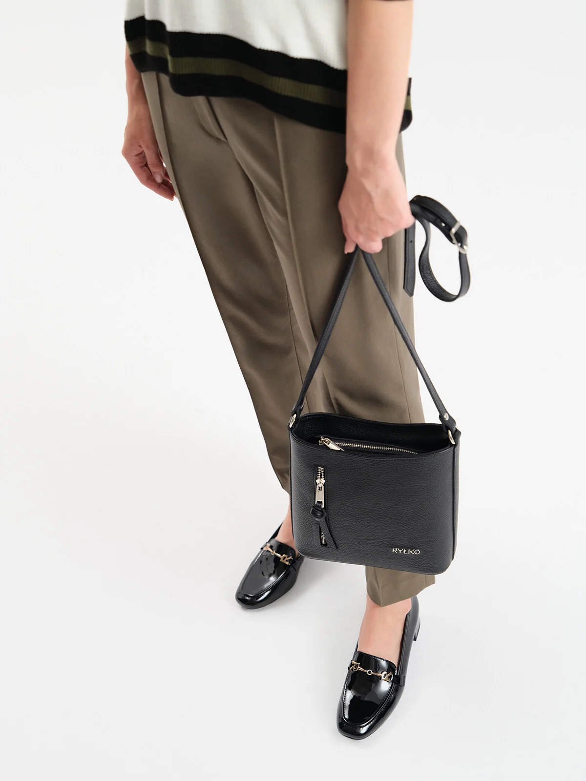 Lakierowane mokasyny na niskim obcasie