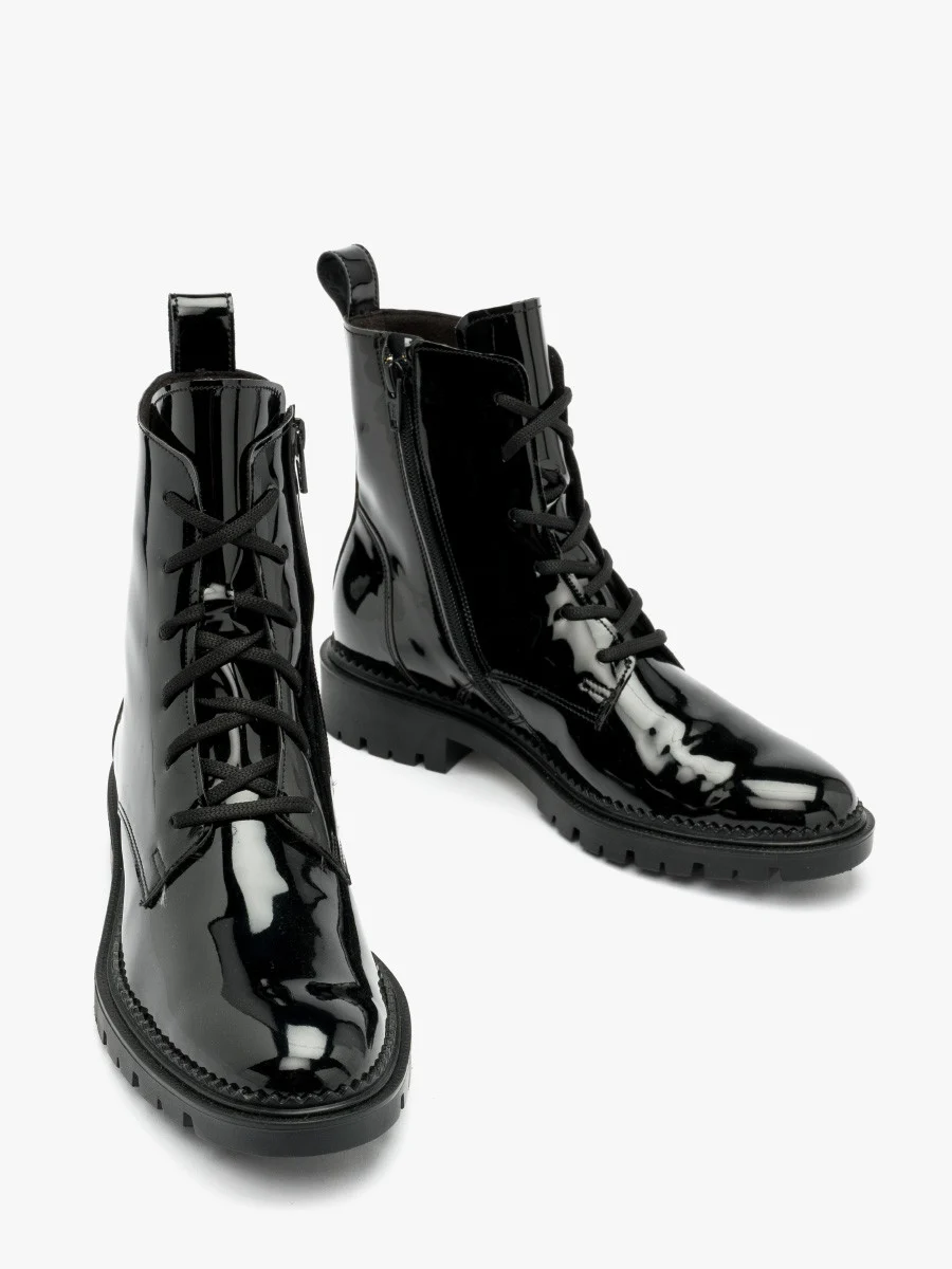 Czarne lakierowane trzewiki damskie