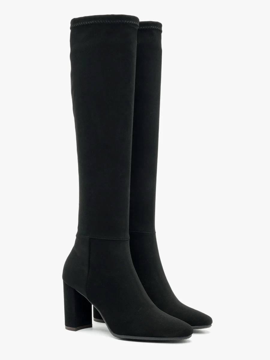 Czarne kozaki z elastyczną cholewką