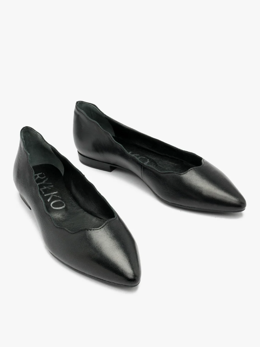 Czarne baleriny z ozdobną cholewką