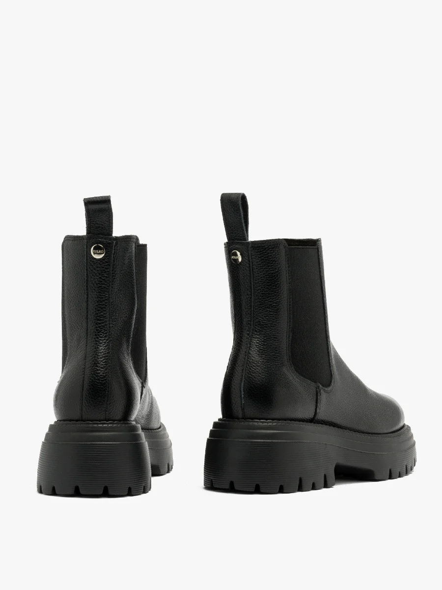 Czarne sztyblety damskie na lekkiej podeszwie