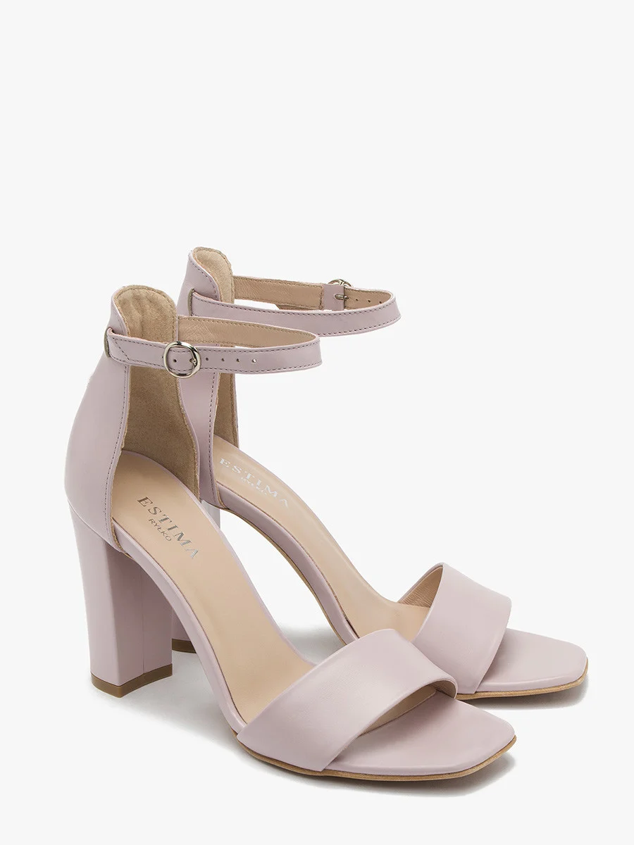 Liliowy sandały na słupku