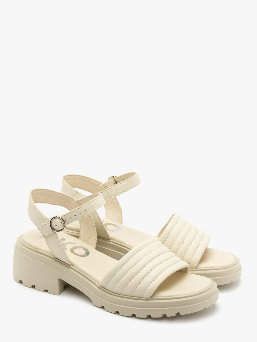Kremowe sandały na niewielkim obcasie