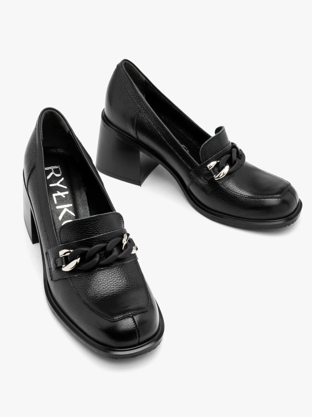 Mokasyny damskie w czarnym kolorze na masywnym klocku