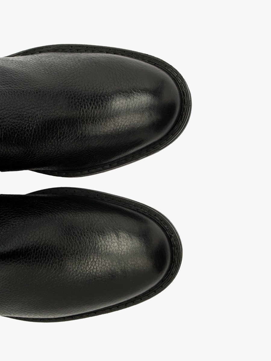 Czarne kozaki damskie z szeroką cholewką