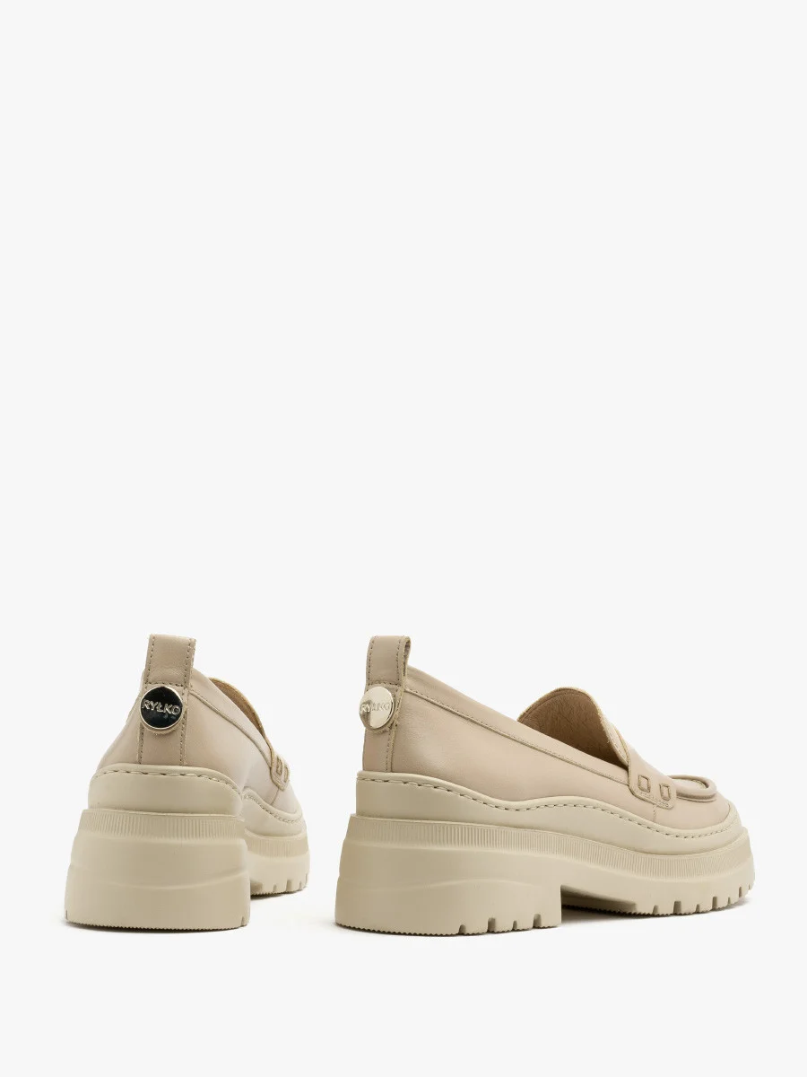 Beżowe mokasyny na masywnej podeszwie