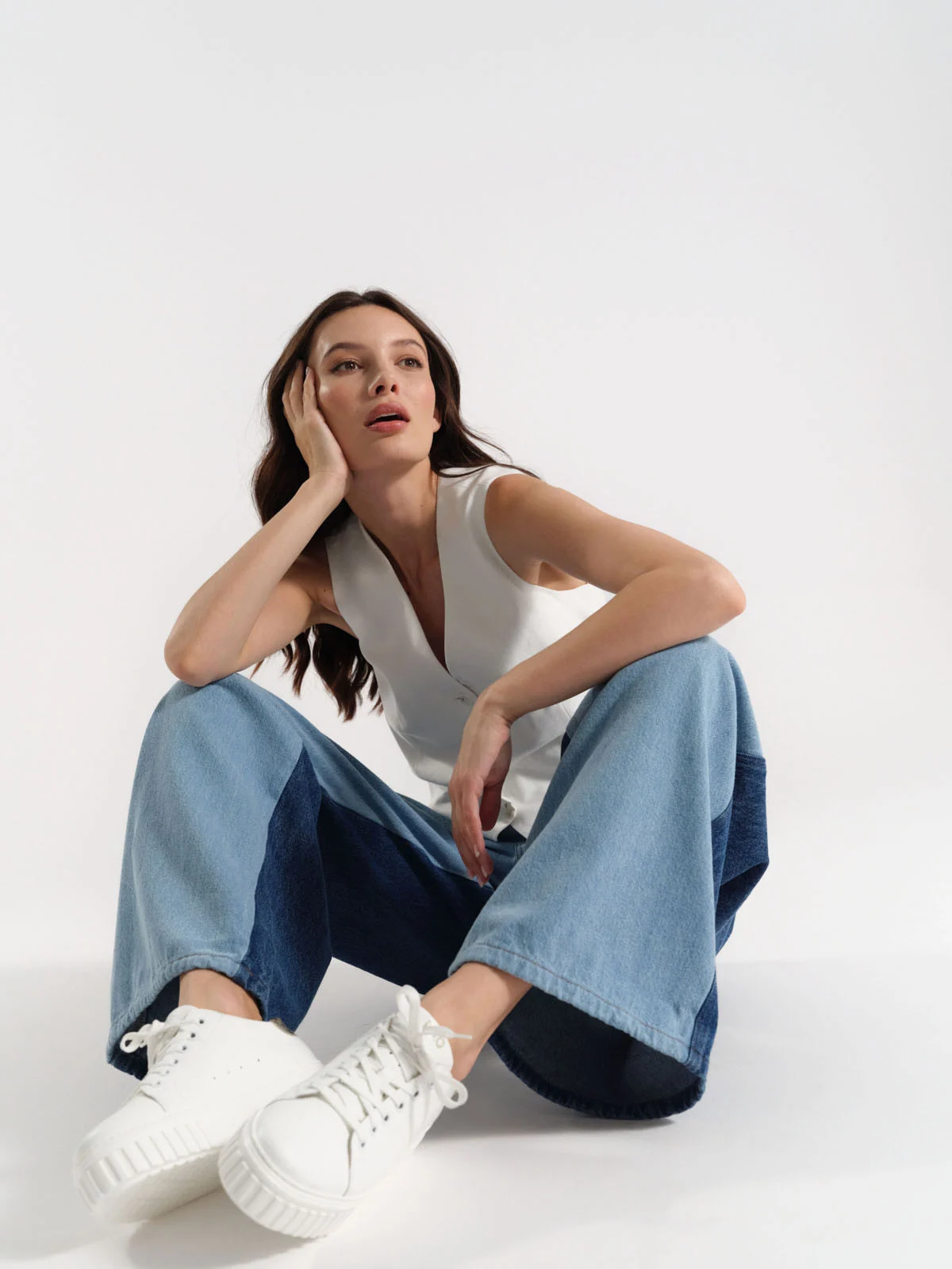 Białe półbuty sportowe na lekkiej podeszwie