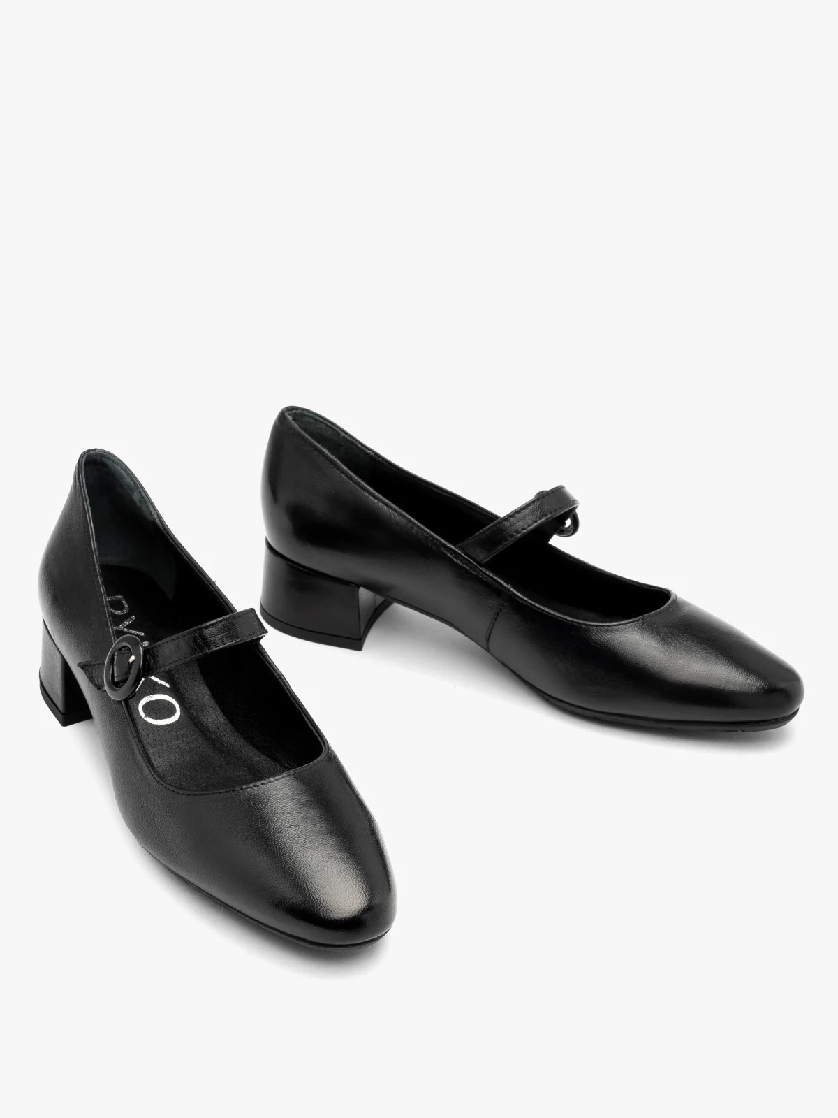 Czarne czółenka z paskiem na niskim klocku