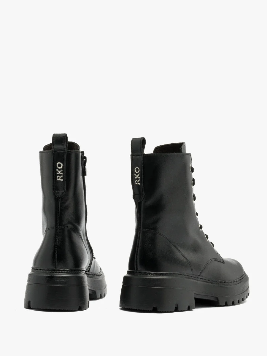 Czarne trzewiki typu worker