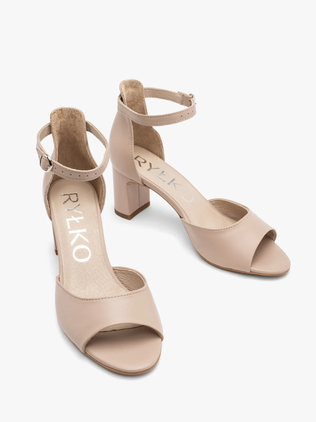 Klasyczne, beżowe sandały damskie na obcasie