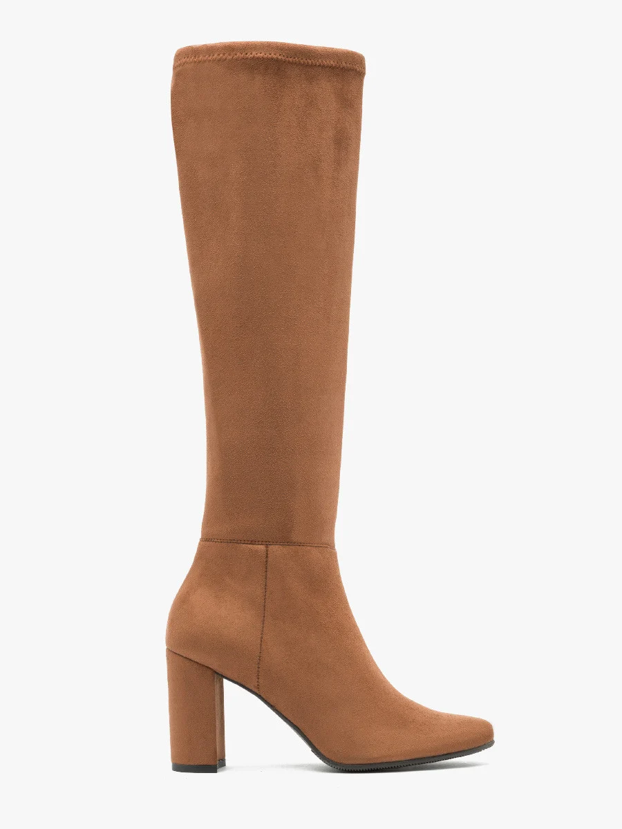 Jasnobrązowe kozaki z elastyczną cholewką