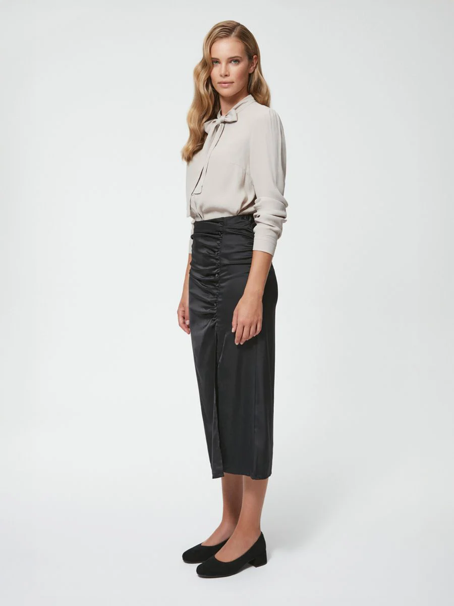 Czarne czółenka na oblekanym obcasie