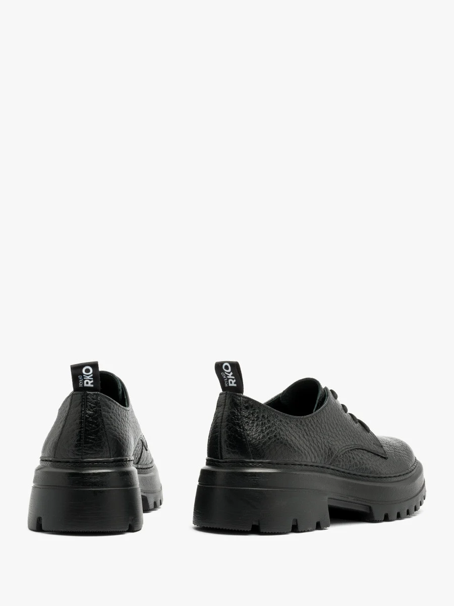 Czarne półbuty na lekkiej podeszwie