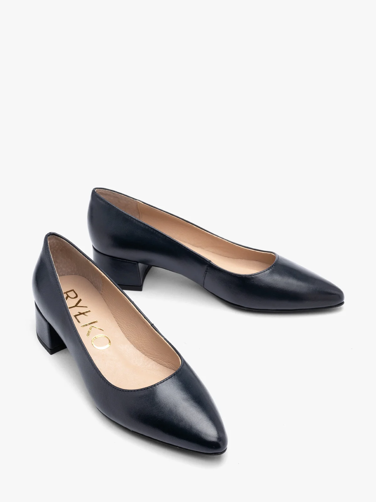 Granatowe czółenka na niskim obcasie