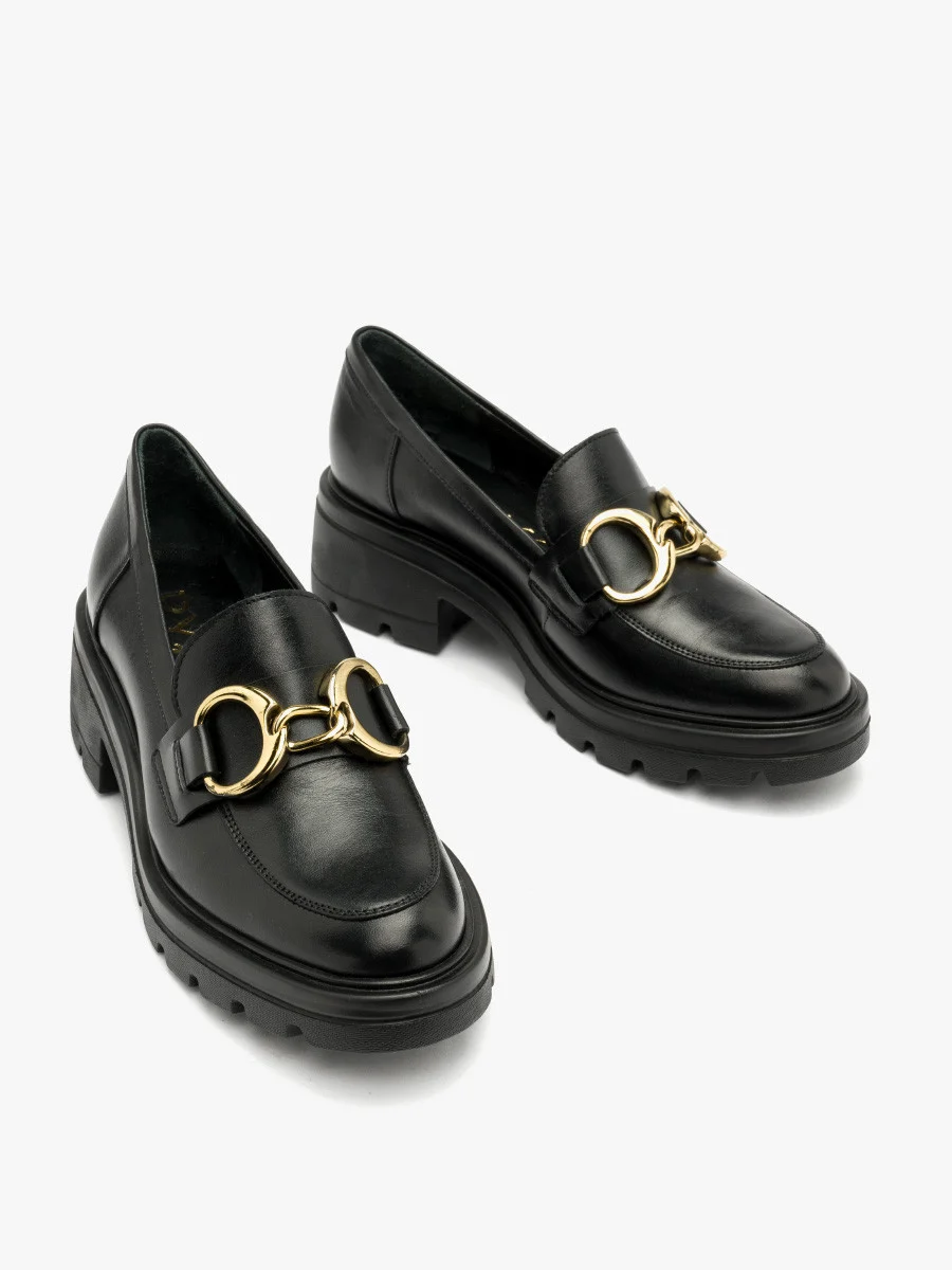 Czarne mokasyny na masywnym spodzie