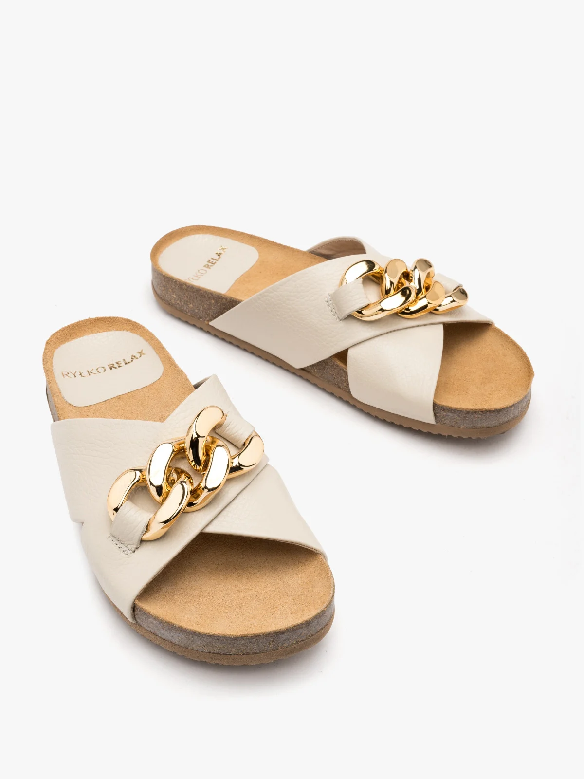 Kremowe klapki ze złotym łańcuchem