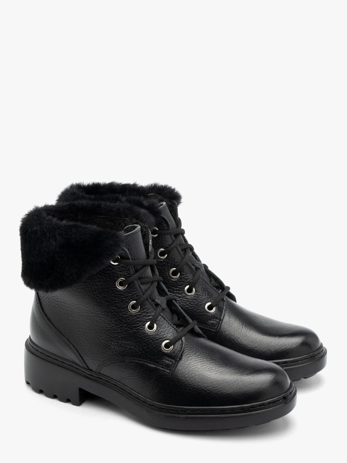 Czarne trzewiki damskie z futrem