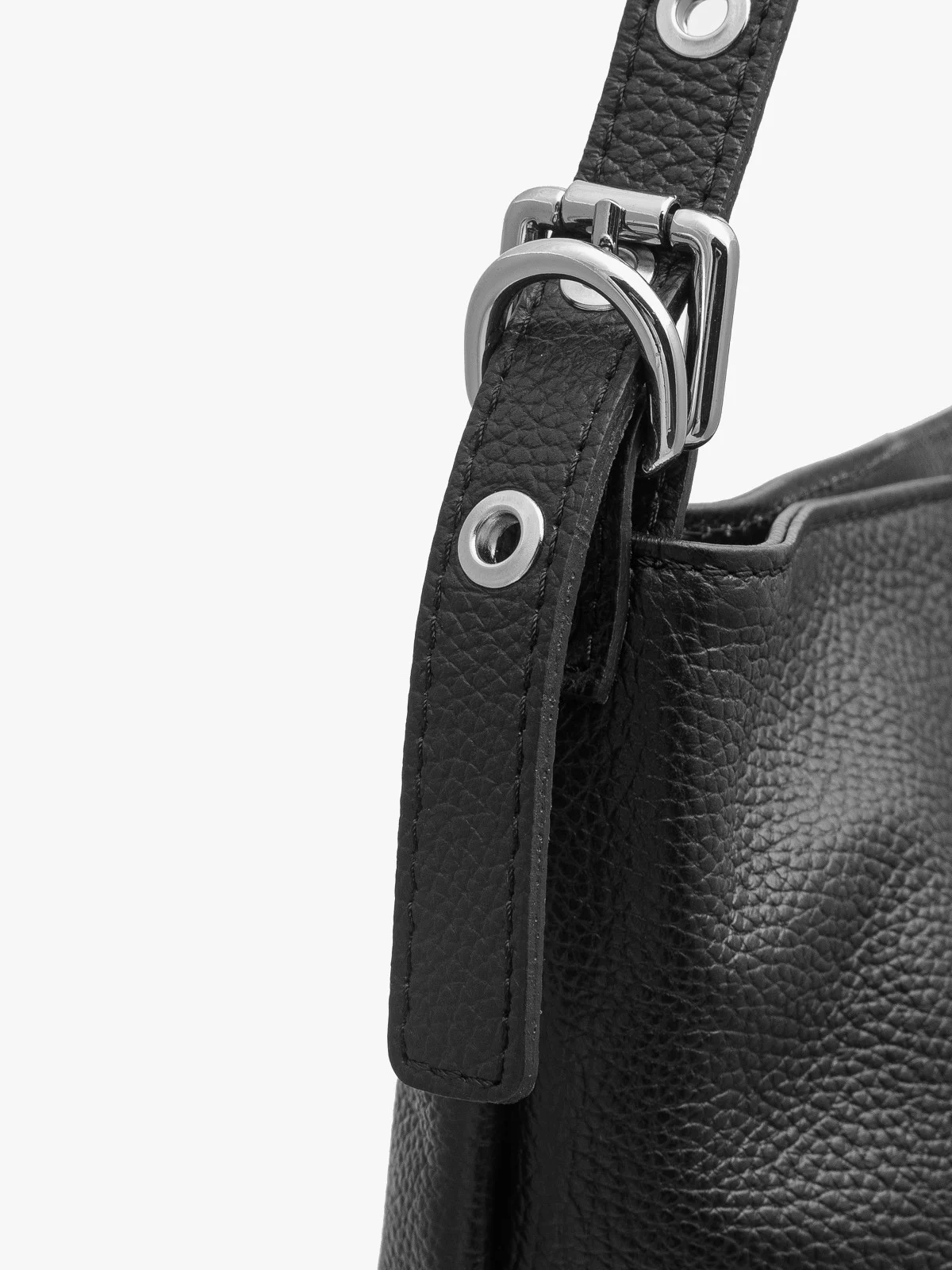 Czarna torebka średniej wielkości z dwoma paskami