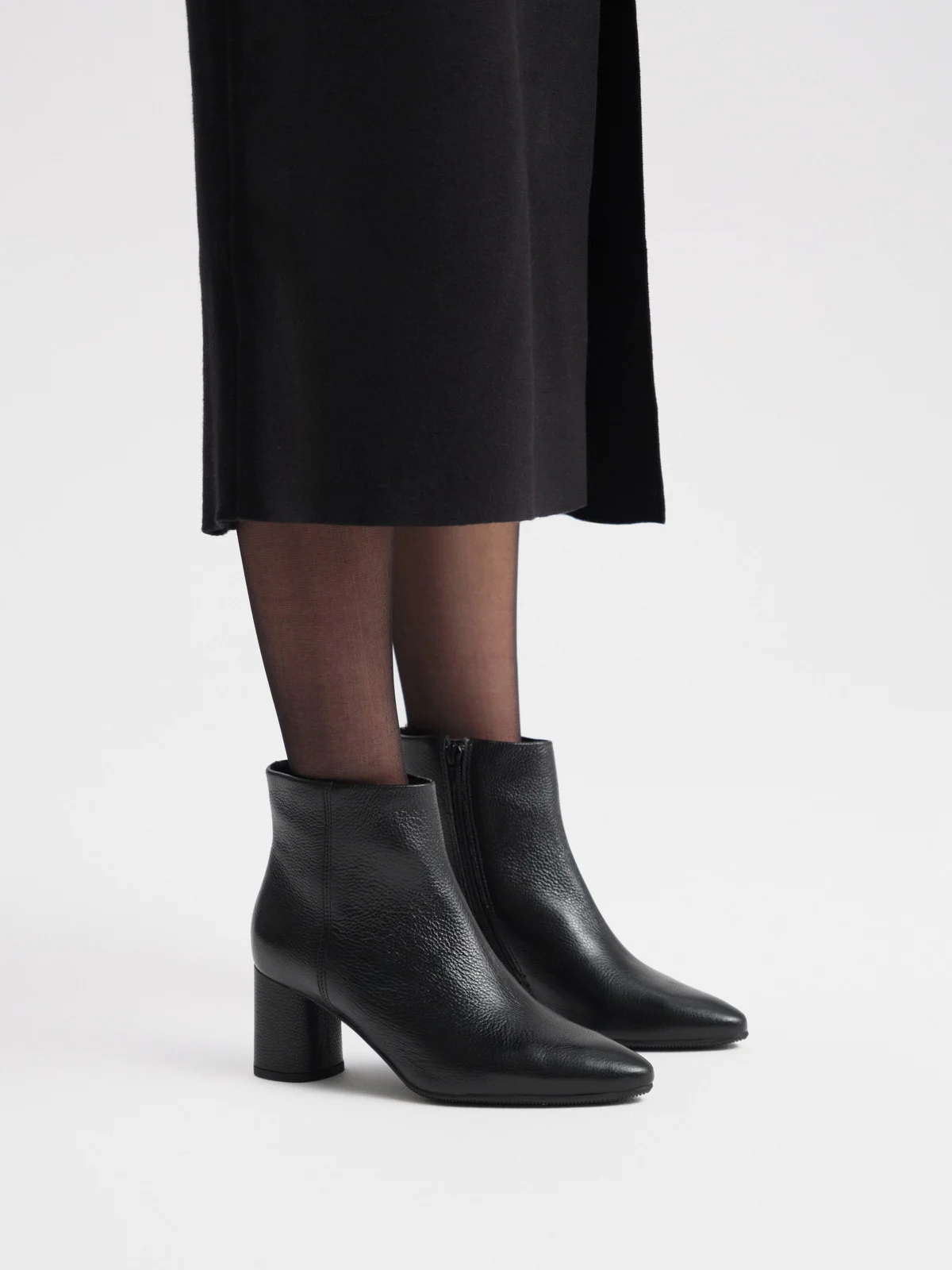 Botki damskie na owalnym słupku