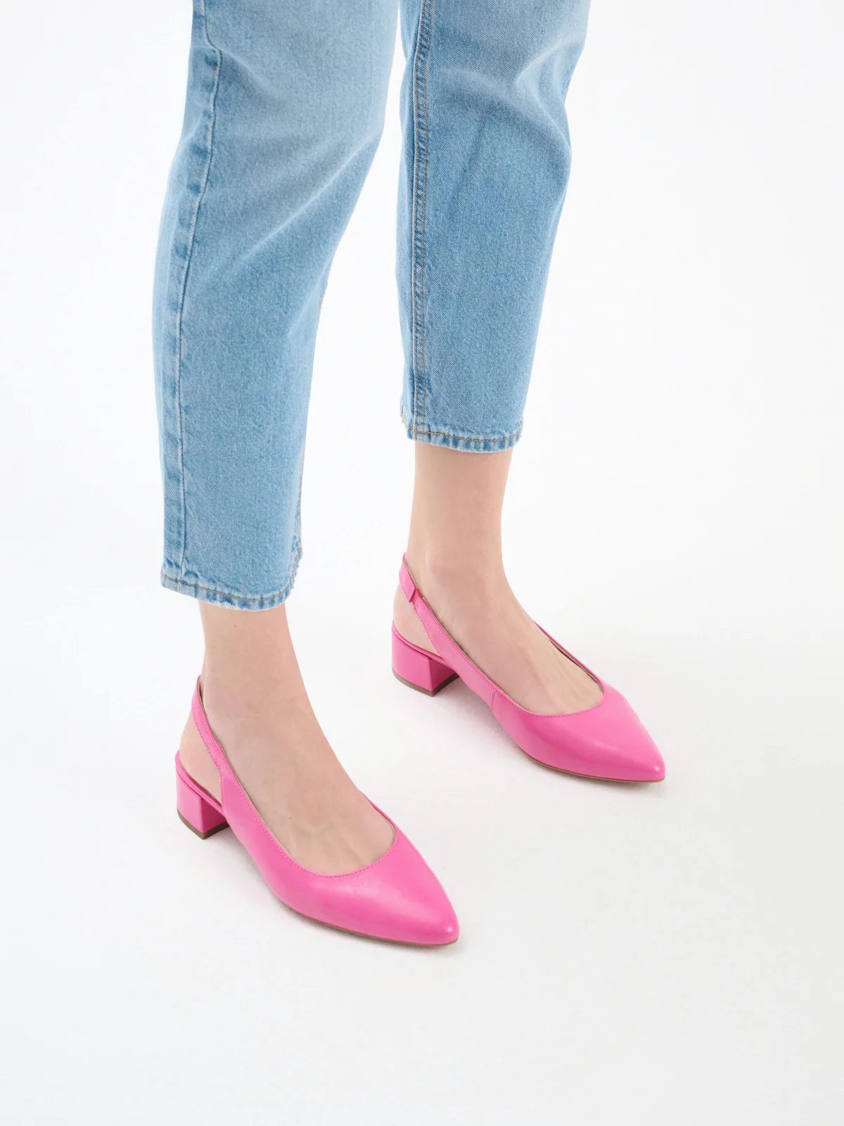 Czółenka w kolorze fuksji z otwartą piętą