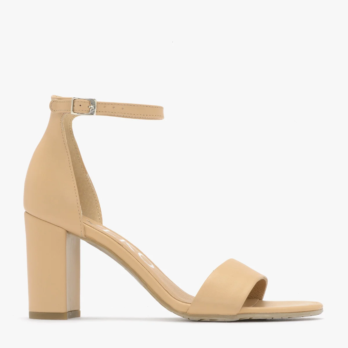 Beżowe sandały na słupku