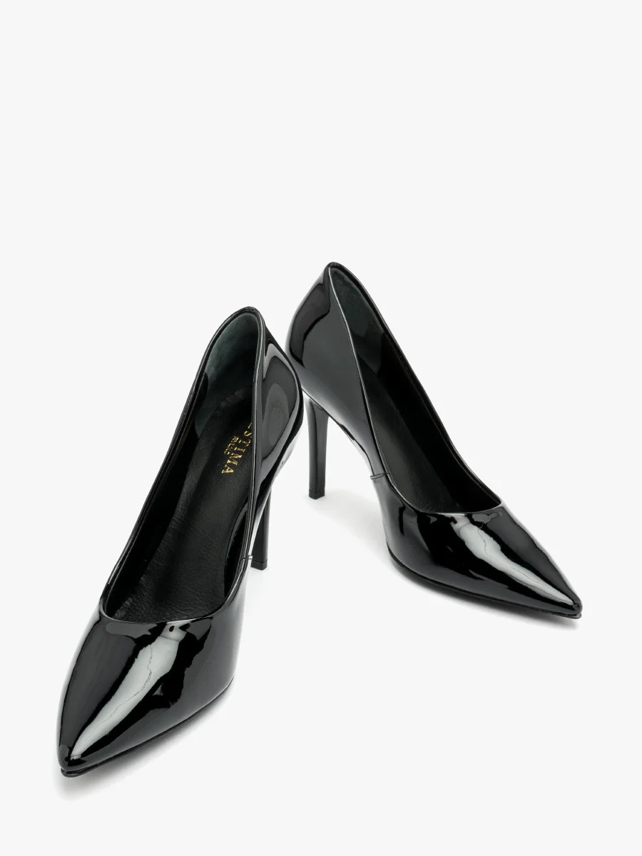 Czarne, lakierowane czółenka na wysokiej szpilce